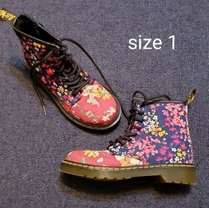 Girls shoes size 1